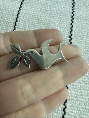Retired James Avery Sterling Silver Dove With Olive Branch Brooch Pin
